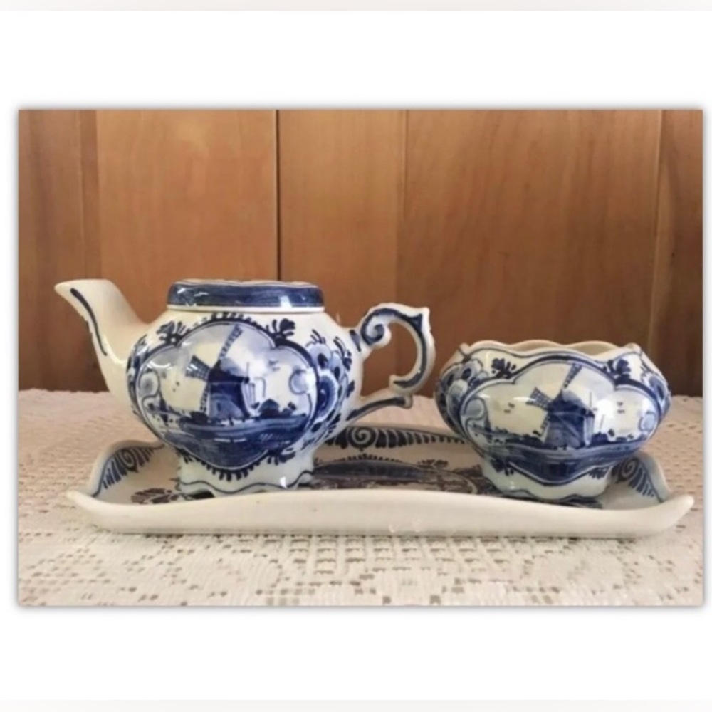 Delft Cream and Sugar Pottery Set with Tray